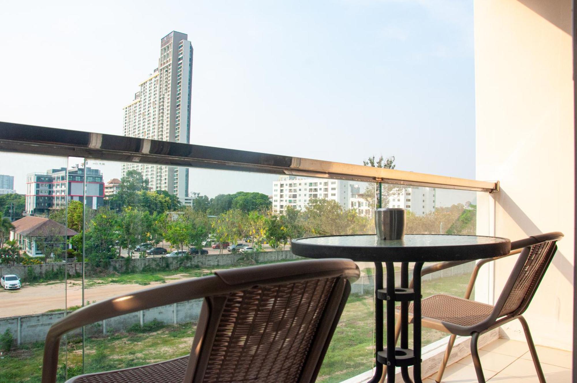 Ht9 Hotel Jomtien Beach Eksteriør billede